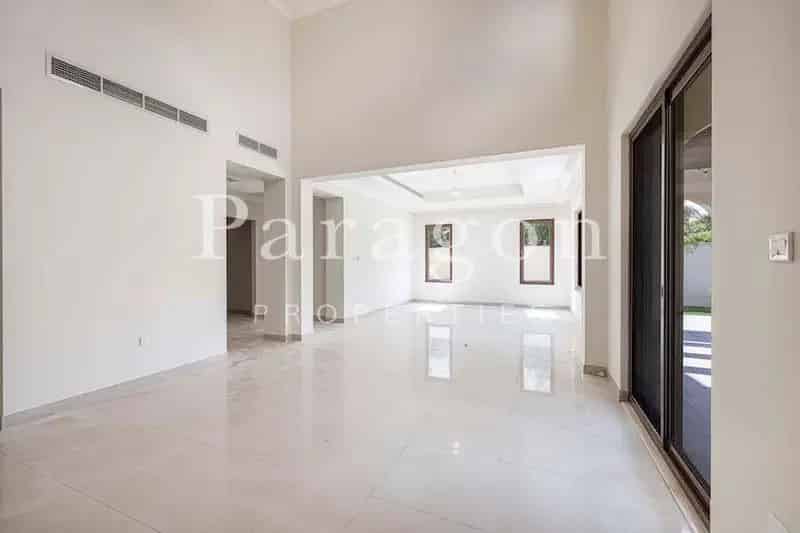 Amazing Villa Spacious living Call now