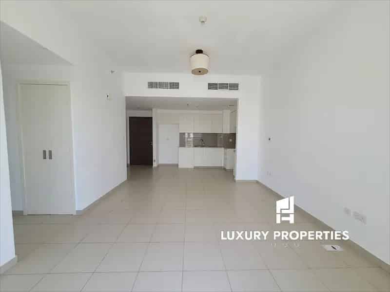 Vacant High Floor Immaculate