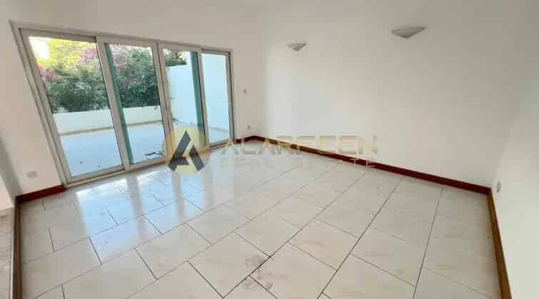 Rent Spacious 4 Bedroom Villa with Study in Jumeirah Beach Residence Dubai