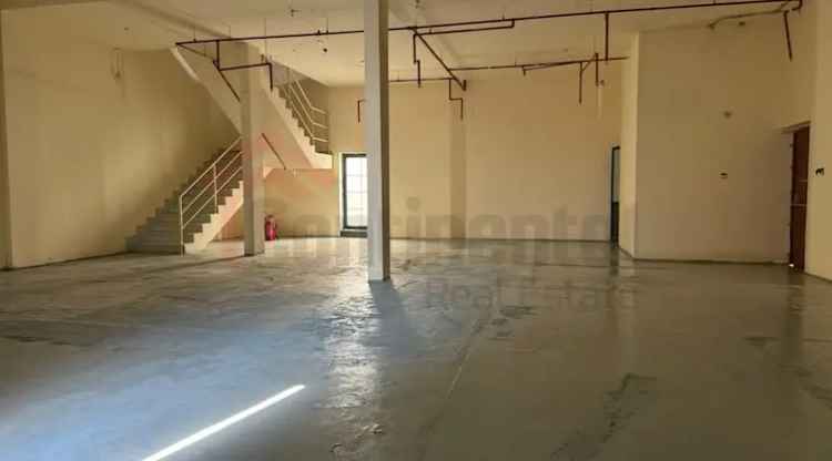 Rent Warehouse in Sharjah with Easy Access and Washroom