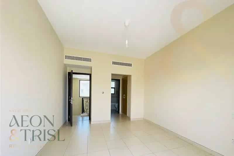 Spacious 3 Bed Plus Maid Vacant Landscaped