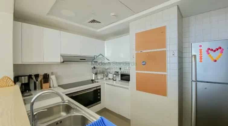 Rent 2 Bedroom Apartment in Jumeirah Beach Residence with Sea View