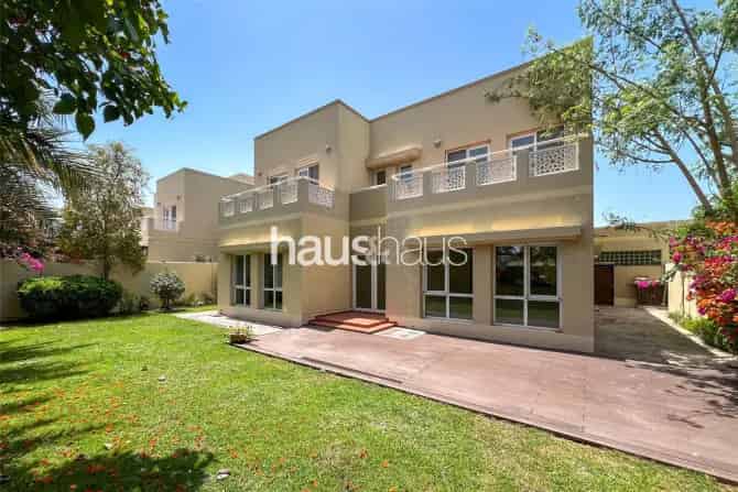 4 Bed Villa To Rent in Meadows 8