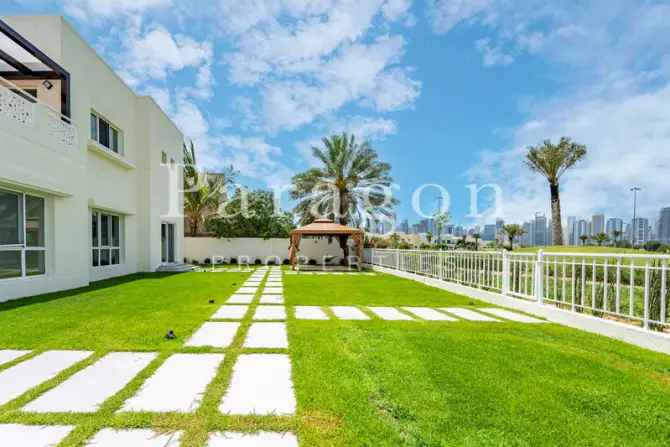 4 Bed Villa To Rent in Meadows 5