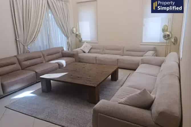 6 Bed Villa To Rent in Yasmin