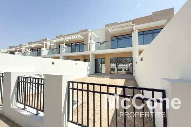 4 Bed Villa To Rent in Rochester