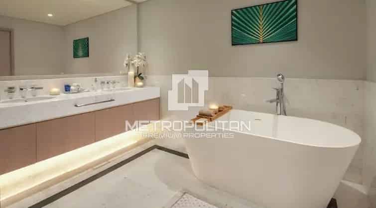 Buy 1 Bedroom Apartment in The Palm Tower with Luxury Facilities Dubai