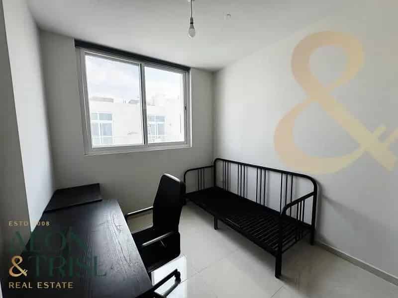 Modern 4BR Bright Avencia 2 Private Garden
