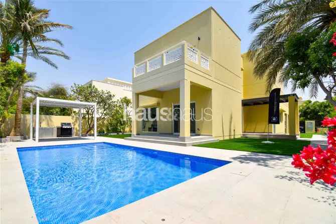 4 Bed Villa For Sale in Meadows 9