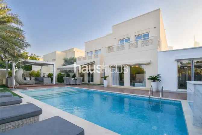 5 Bed Villa For Sale in Meadows 2