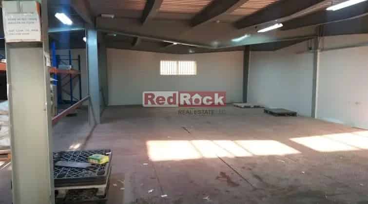 Rent Warehouse in Nad Al Hamar Dubai with Office Cabins and More