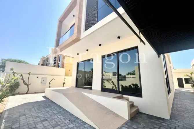 5 Bed Villa To Rent in Umm Suqeim 1