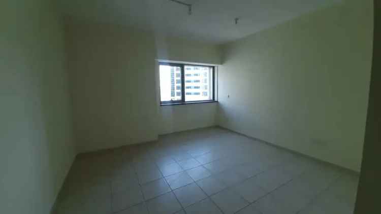 Large Layout 1BR High Floor Near Public Transport 