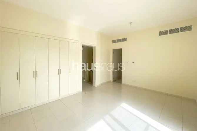 3 Bed Villa To Rent in Springs 11
