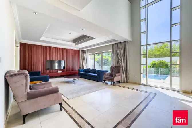 4 Bed Villa To Rent in District One