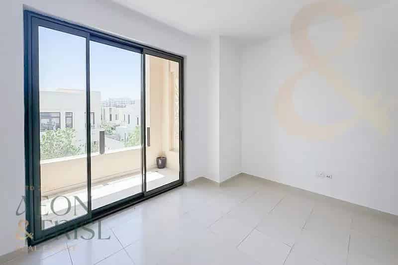 Spacious 3 Maids Rooms Near Park Pool Vacant