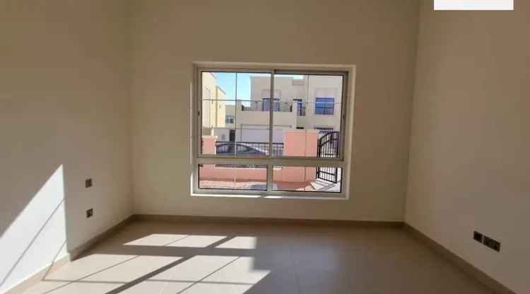 Rent 4 Bedroom Villa with Maid Room in Nad Al Sheba 3 Dubai