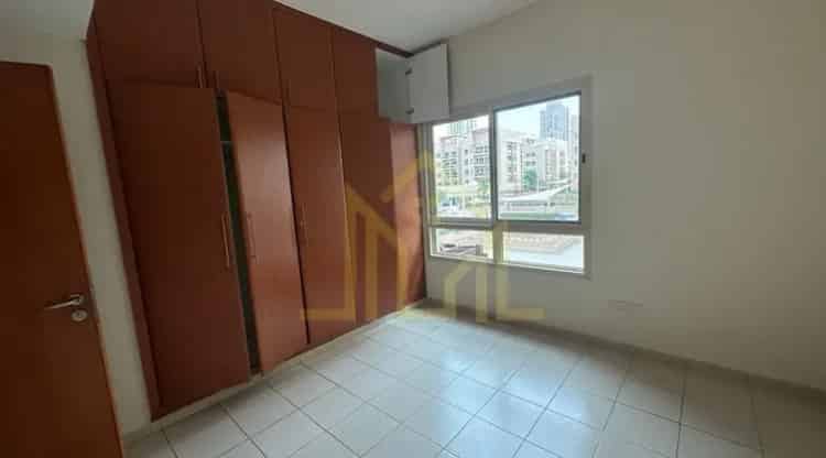 Rent 2 Bedroom Apartment in The Greens Dubai with Pool View