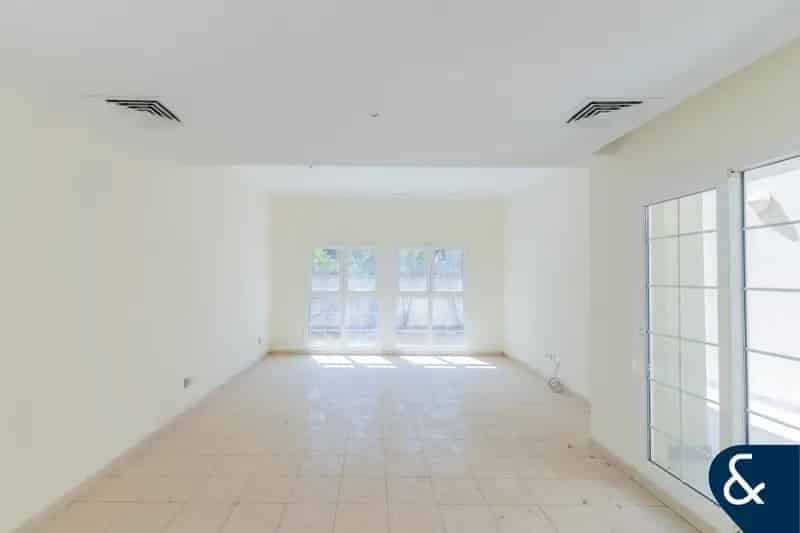 4 Bedroom Villa for Sale in Maeen 2, Maeen, The Lakes.