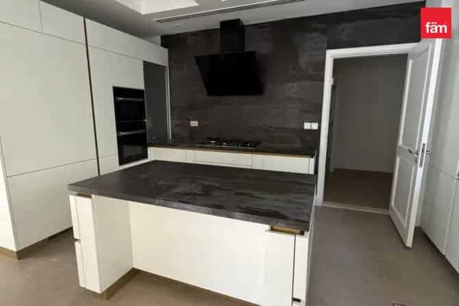 4 Bed Villa To Rent in District One