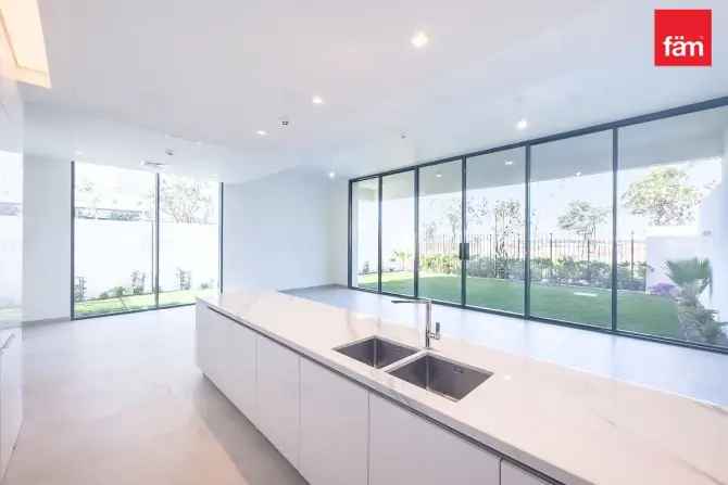 4 Bed Townhouse To Rent in District One