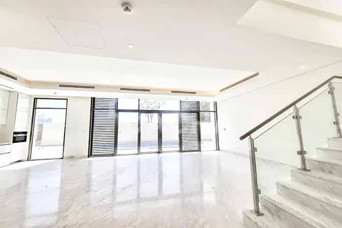 4 Bed Villa To Rent in District One