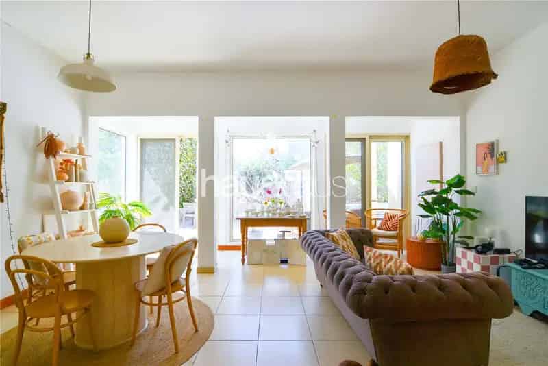 5 Bedroom Villa For Sale
