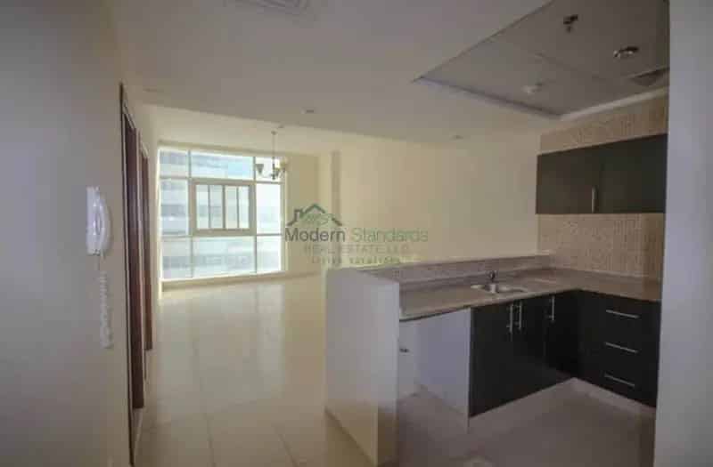 Spacious 1BR Un Furnished Mid Floor 6 Cheque