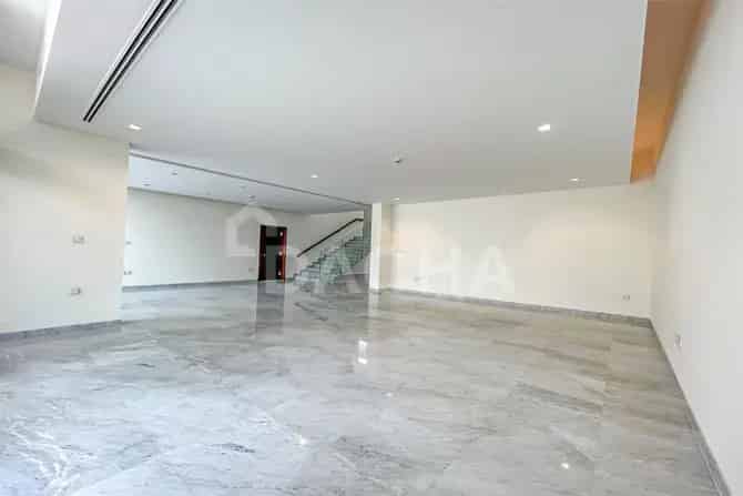 4 Bed Villa To Rent in District One