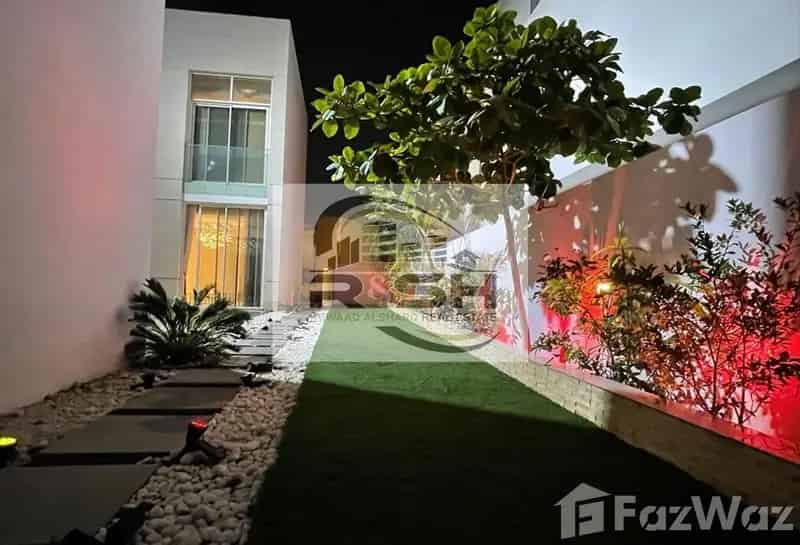 5 Bedroom Villa for sale at Golf Community