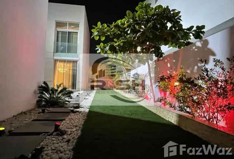 5 Bedroom Villa for sale at Golf Community