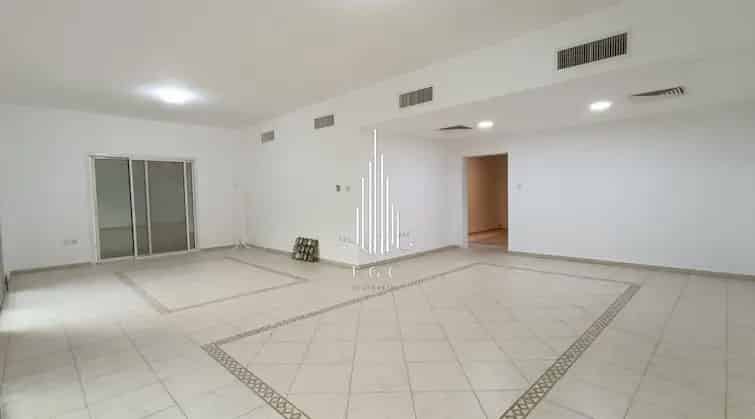 Villa for Rent in Rabdan Abu Dhabi with 4 Bedrooms and Pool