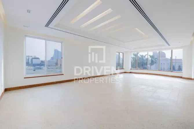 7 Bed Villa For Sale in Umm Suqeim 3